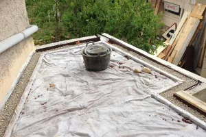 Autoconstruction : réalisation d'un toit plat végétal 