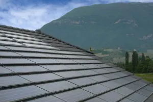 La solution française d'imerys toiture : une tuile photovoltaïque intégrable en toiture