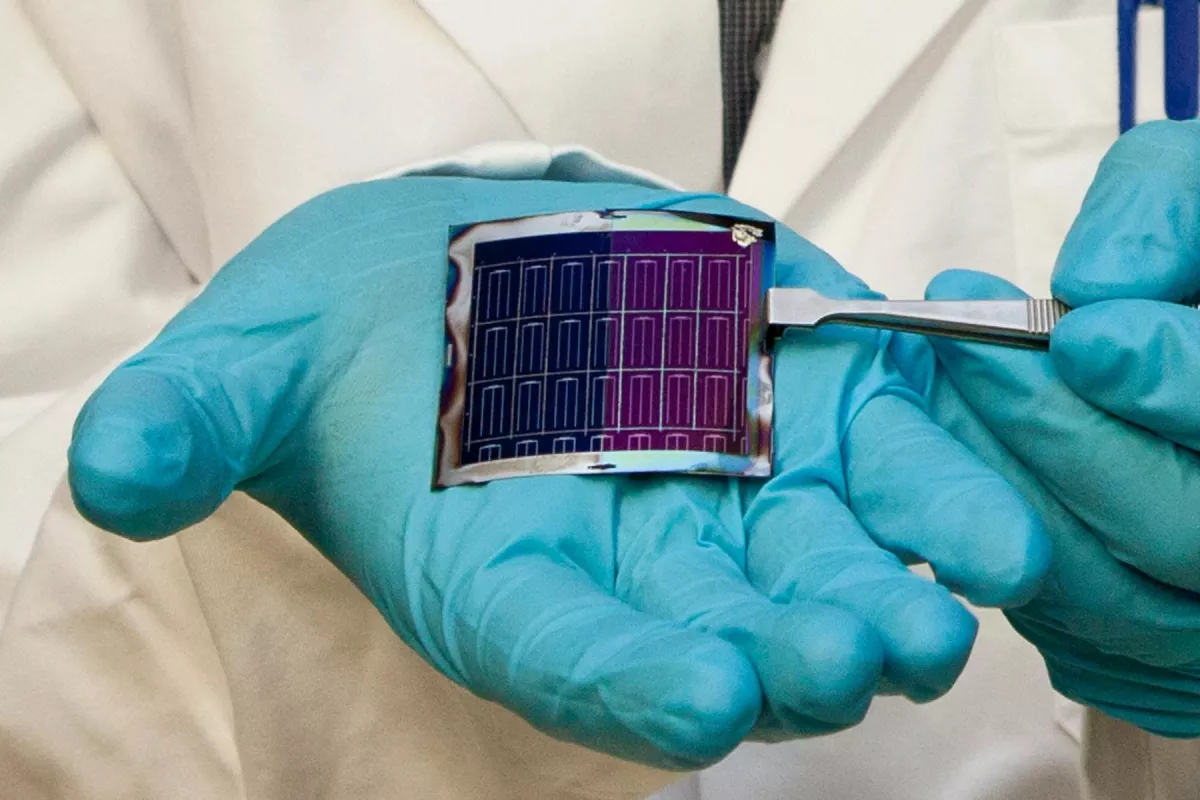 Une cellule solaire CZTS en laboratoire @Empa @Phys.org 