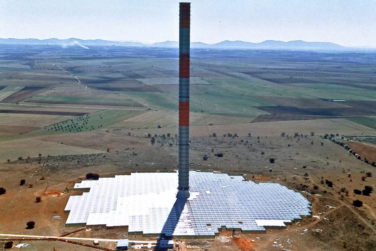 Tour solaire implantée à Manzanares - © sbp sonne gmbh